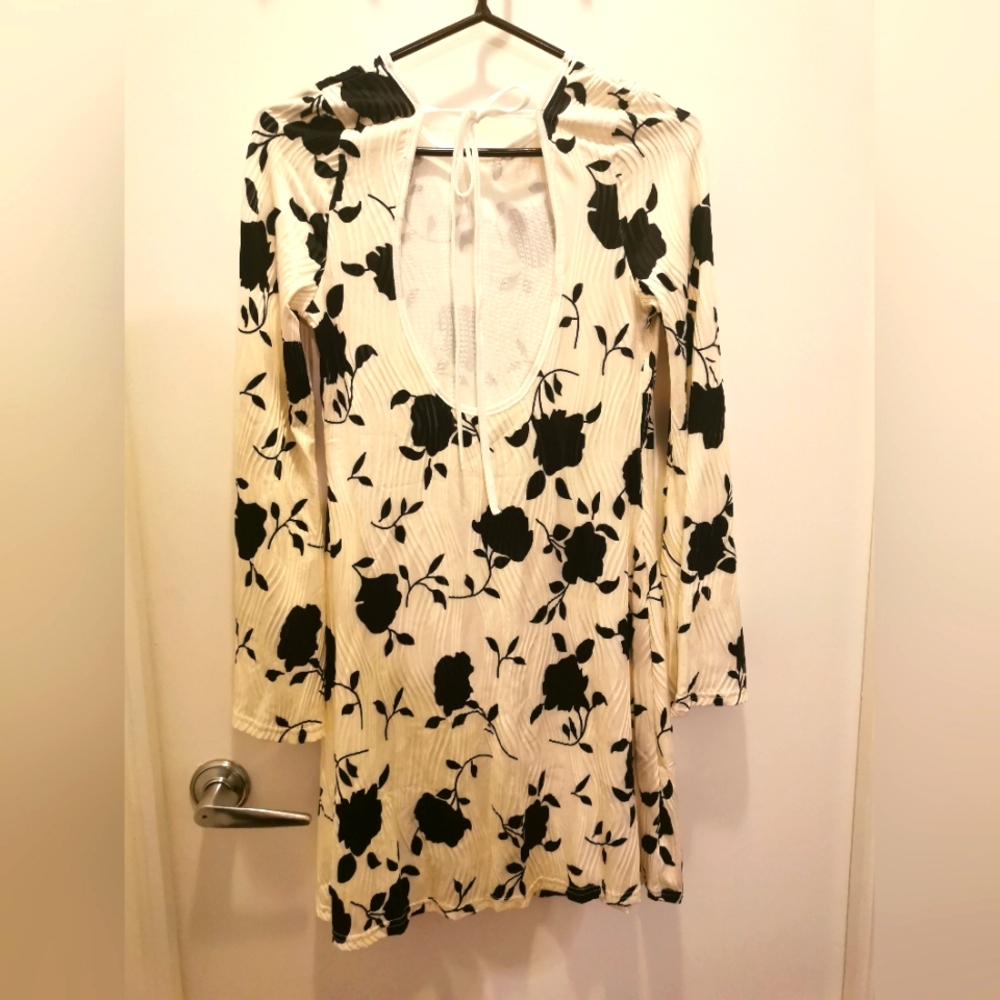 Flower dress - Picture 2 of 3